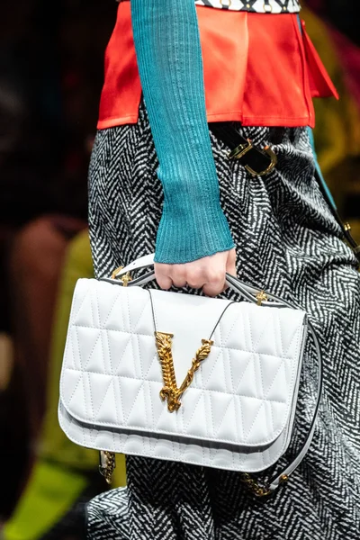 Look 50
